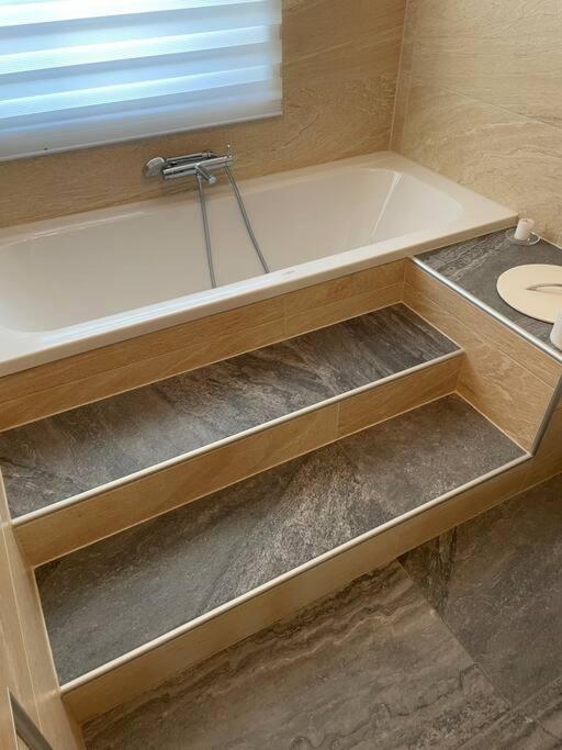 Moderne Wohnung Mit Stil Gross Gerungs Экстерьер фото